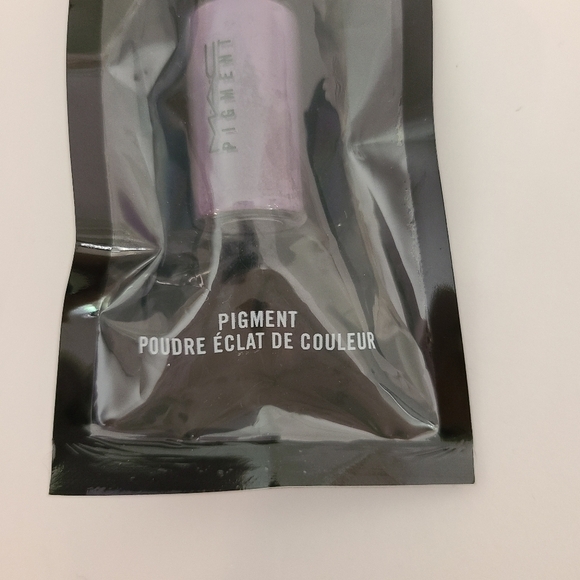 MAC Pigment Mini Loose Powder In Rich Purple - Picture 8 of 11